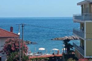 Villa di 200 m² con più di 5 locali a Sanremo