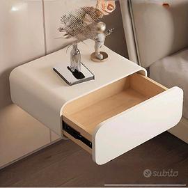 Due comodini sospesi