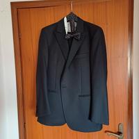 Vestito completo con camicia e papion