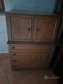 piccola credenza cassettiera vintage a rotelle