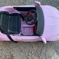 Macchinina giocattolo per bimba