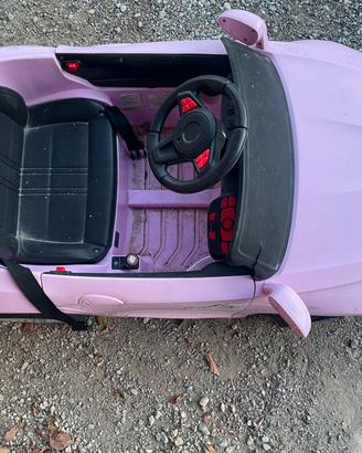 Macchinina giocattolo per bimba