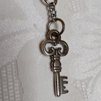 portachiavi con ciondolo a forma di chiave 