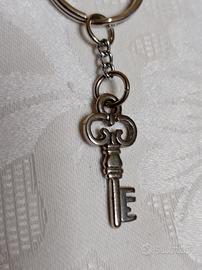 portachiavi con ciondolo a forma di chiave 