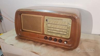 Vecchia radio vintage Magnadyne