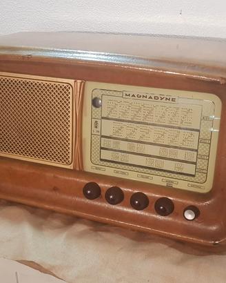 Vecchia radio vintage Magnadyne