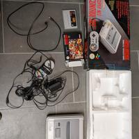 Super Nintendo con scatola e gioco