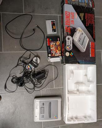 Super Nintendo con scatola e gioco