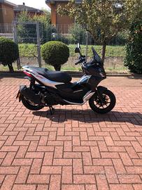 Aprilia SR GT 200