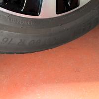 vend 4 cerchi e gomme mercedes classe b 2022