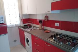 Appartamento trilocale in palazzina 50 mt. al mare