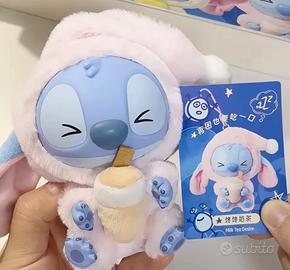 Peluches stich che mangia