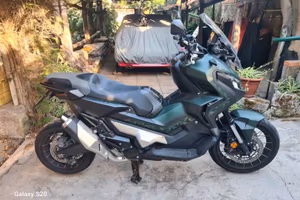 honda x-adv 750 verde militare
