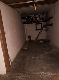 Box auto ,munito di telecomando e luce interna