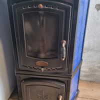 STUFA A LEGNA IN GHISA