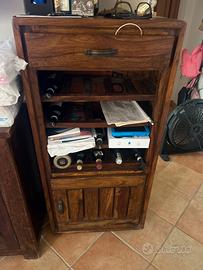 Vineria con sporrello contenirore