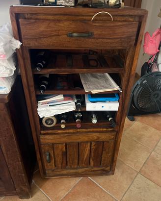Vineria con sporrello contenirore