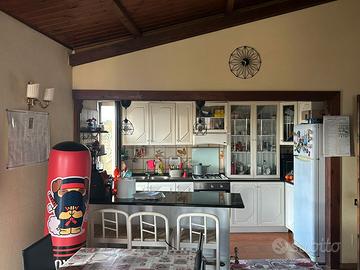 Quadrilocale con camino in centro storico