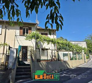 Villa di 90 m² con 3 locali e box auto a Fogliano 