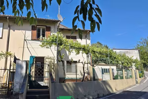 Villa di 90 m² con 3 locali e box auto a Fogliano 