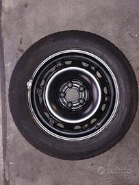 Due gomme DUNLOP con cerchi 185/60/15 84 H