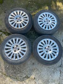 Cerchi in ferro da 15 con 4 copri cerchi