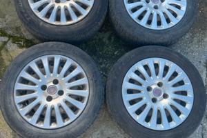 Cerchi in ferro da 15 con 4 copri cerchi