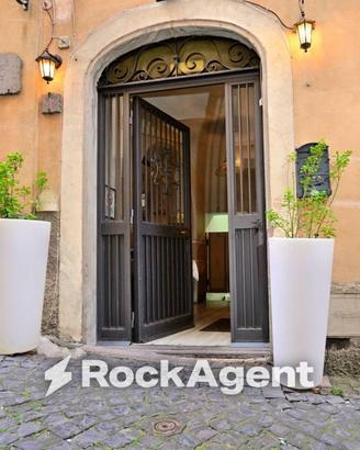 Attività / Licenza di 176 m² a Marino