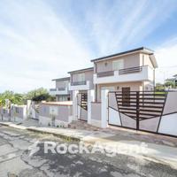 VILLETTA A SCHIERA DI NUOVA COSTRUZIONE A FURNARI