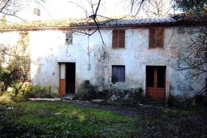 Casa indipendente di 250 m² con più di 5 locali e 