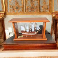 Modellino veliero hms victory 1805 in bacheca