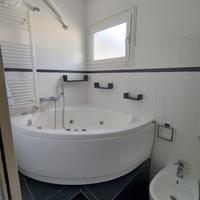 Vasca idromassaggio angolare