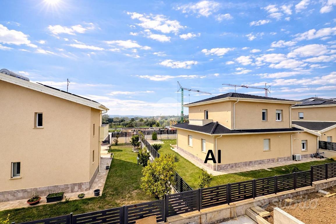 PORZIONE DI BIFAMILIARE A LUZZI - Vista 6