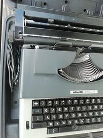 Macchina da scrivere olivetti