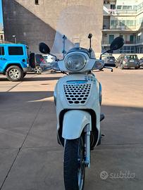 Scarabeo 200 Light + parabrezza + bauletto