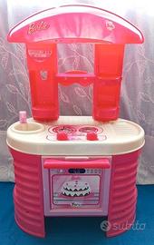 Cucina giocattolo Barbie con accessori