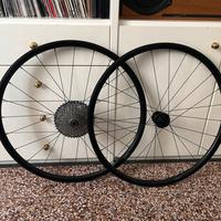 Cerchio gravel disk posteriore con pacco pignoni
