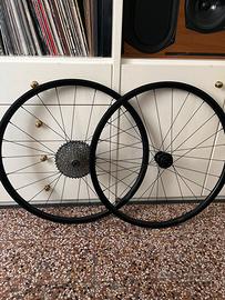 Cerchio gravel disk posteriore con pacco pignoni