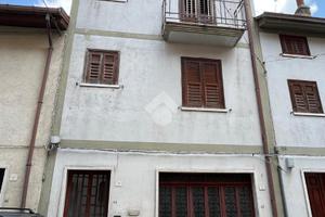CASA SEMINDIPENDENTE A VOLTURARA IRPINA