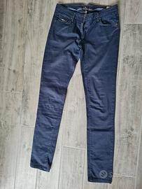 Pantaloni di tela blu a vita bassa slim fit