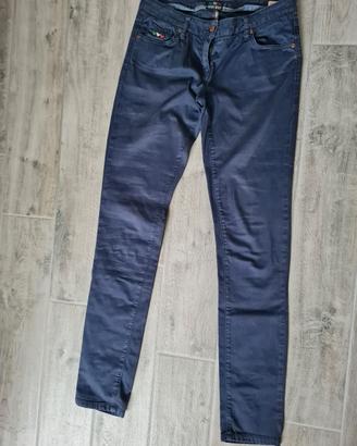 Pantaloni di tela blu a vita bassa slim fit