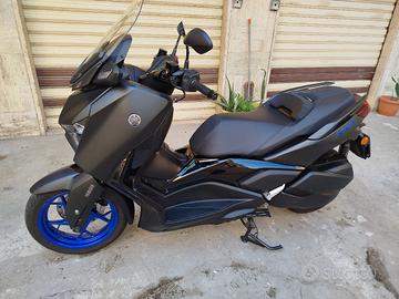 Yamaha XMAX 300