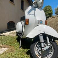 Vespa PX125 Bianca