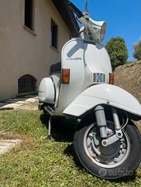 Vespa PX125 Bianca