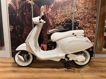 Piaggio Vespa 50 Sprint Justin Bieber Km0
