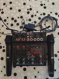 Mixer con microfoni