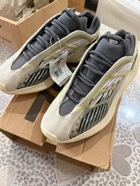 YEEZY 700 V3 grigio sale