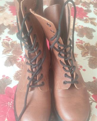 stivali donna in pelle colore marrone n. 40