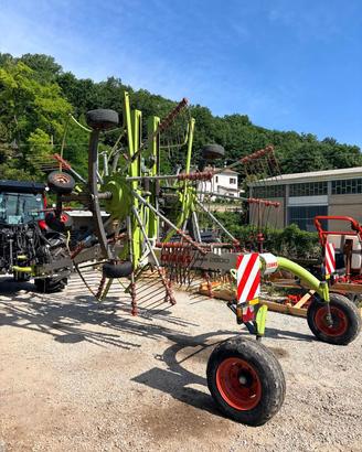 Claas LINER 2800 ranghinatore