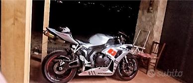 CBR 1000 RR FIREBLADE SC 57 